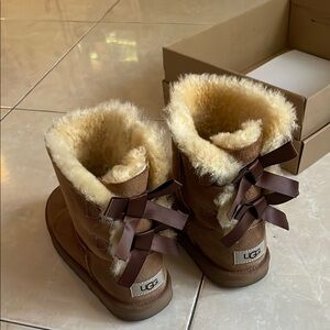UGG Tan Sz 3 BAILEY BOW